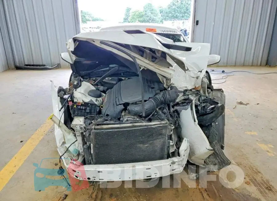 2C3CDXCT4KH513142 Photo# 5