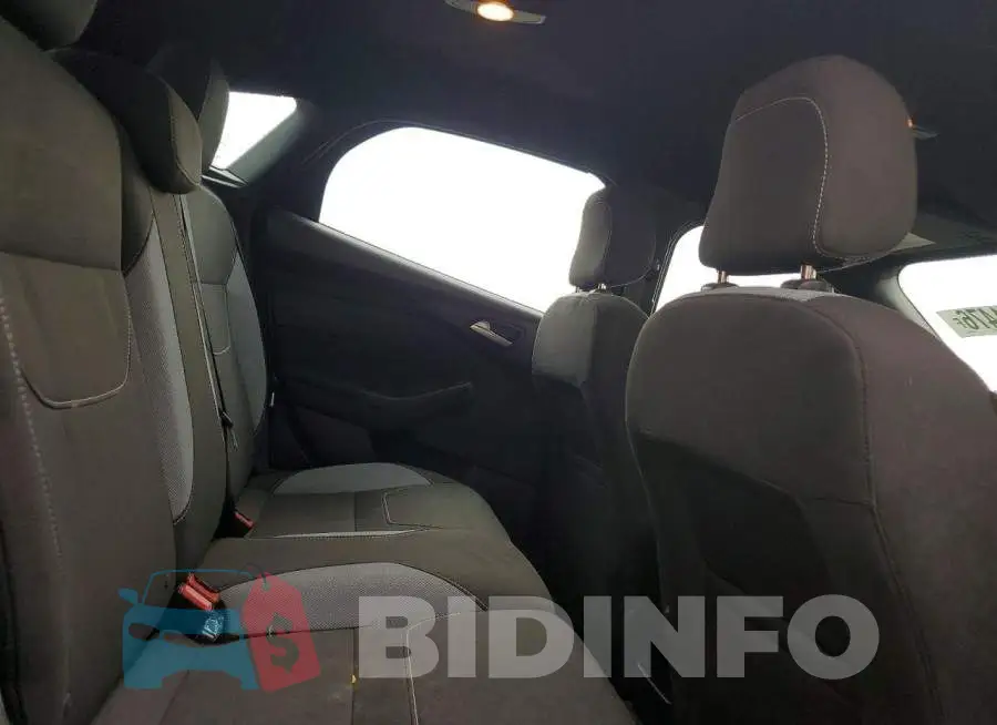 1FADP3L92JL209528 Photo# 10