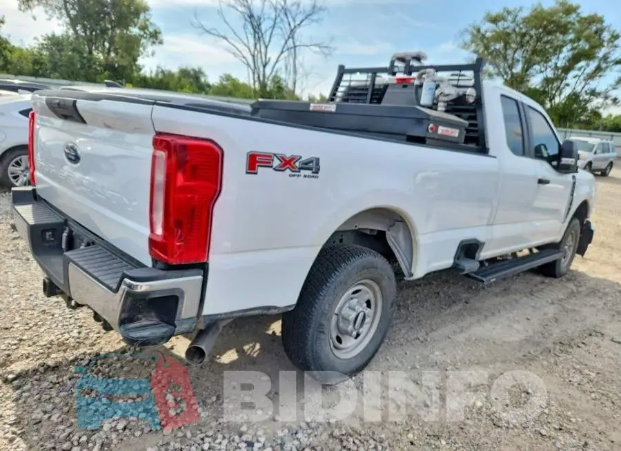 1FT7X2BA7TEC91566 Photo# 3