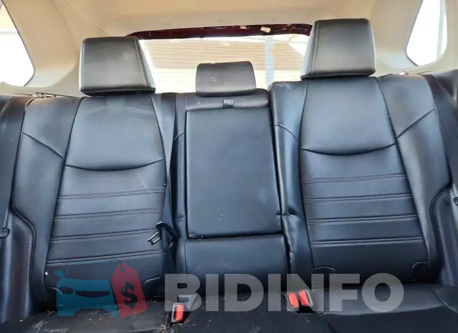 2T3A1RFV8KW081045 Photo# 10
