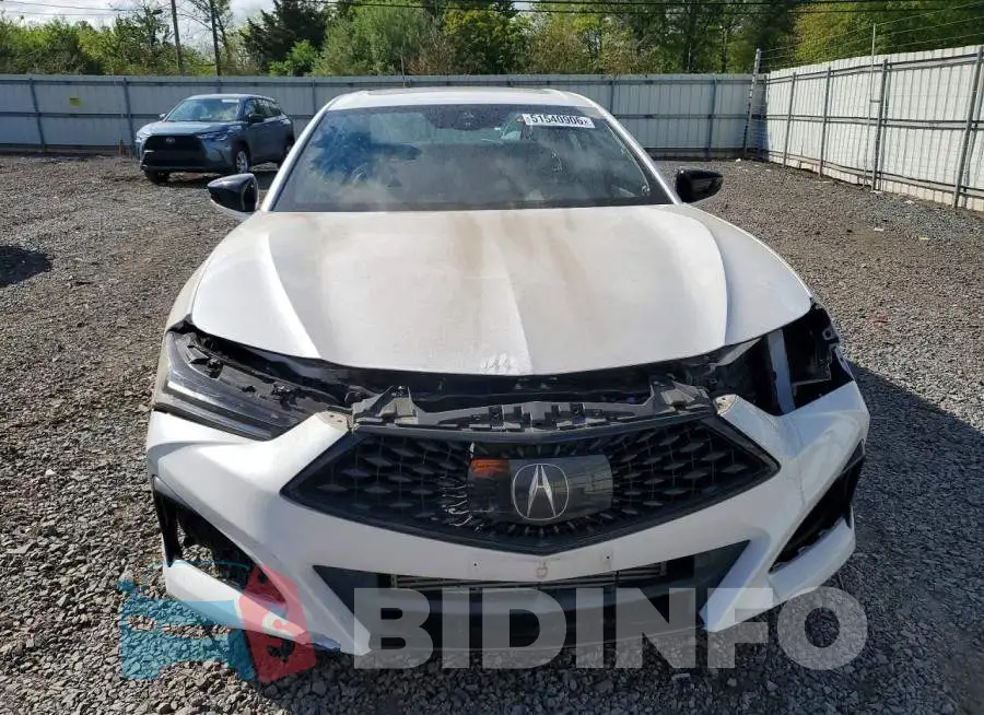 19UUB7F02MA001857 Photo# 5