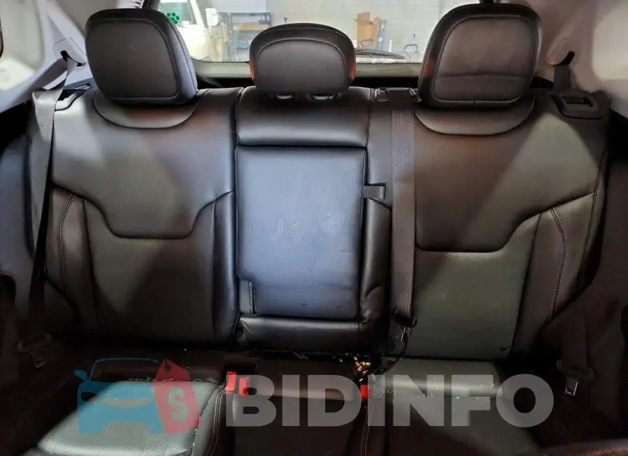 3C4NJDCB6LT185427 Photo# 10