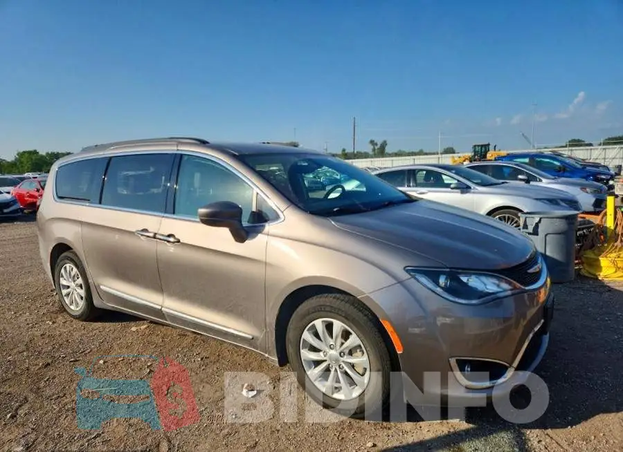 2C4RC1BG8HR839717 Photo# 4