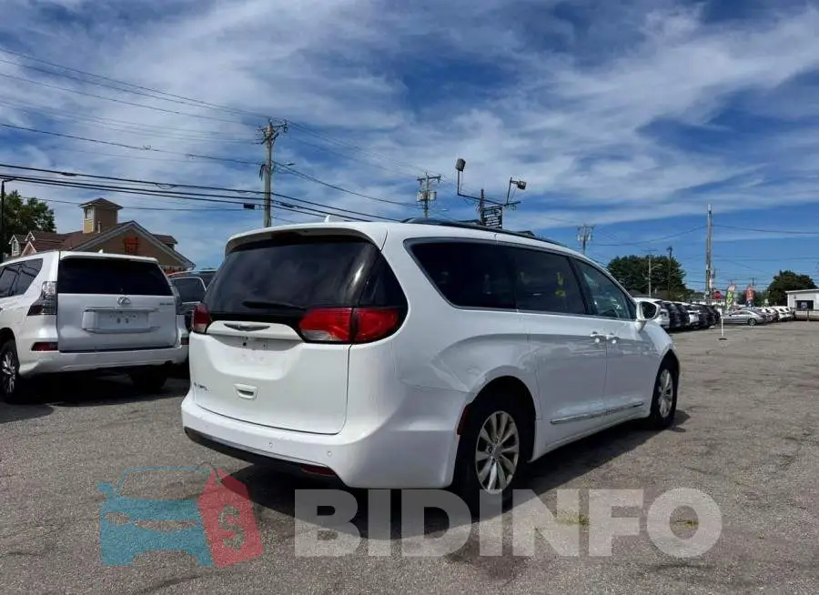 2C4RC1BG9KR554080 Photo# 4