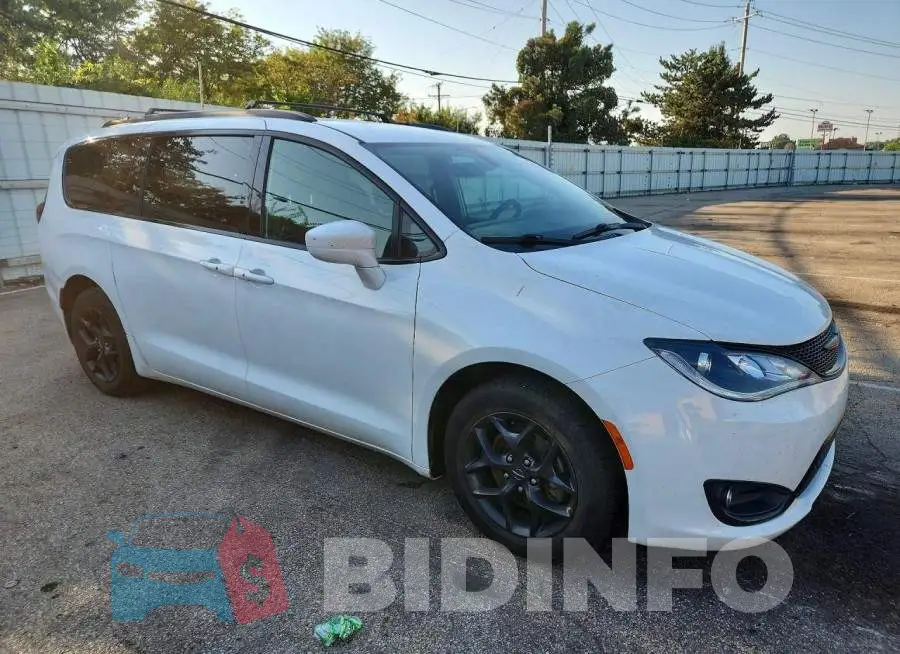2C4RC1EGXKR613990 Photo# 4