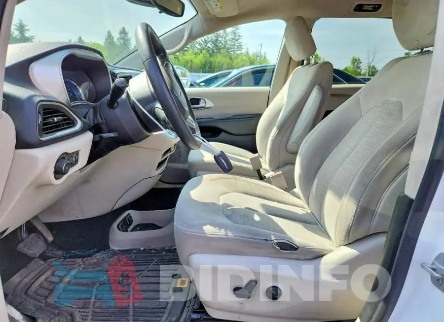 2C4RC1H73JR129671 Photo# 7