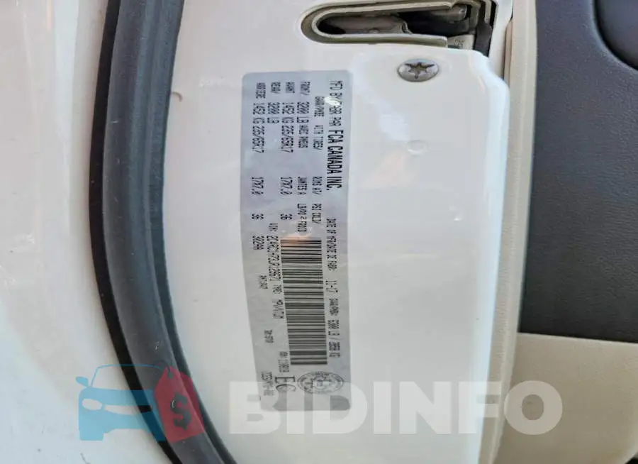 2C4RC1H73JR129671 Photo# 13