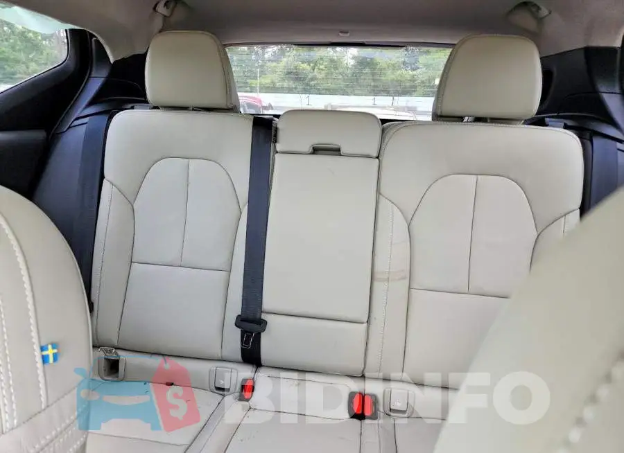 YV4162UK7N2788990 Photo# 10