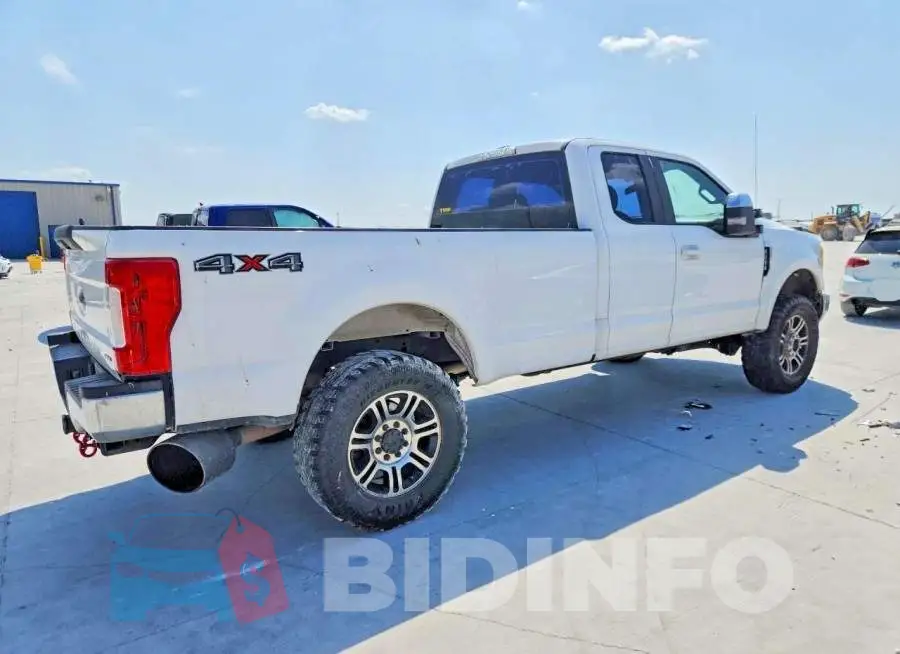 1FT7X2B67HEC60272 Photo# 3