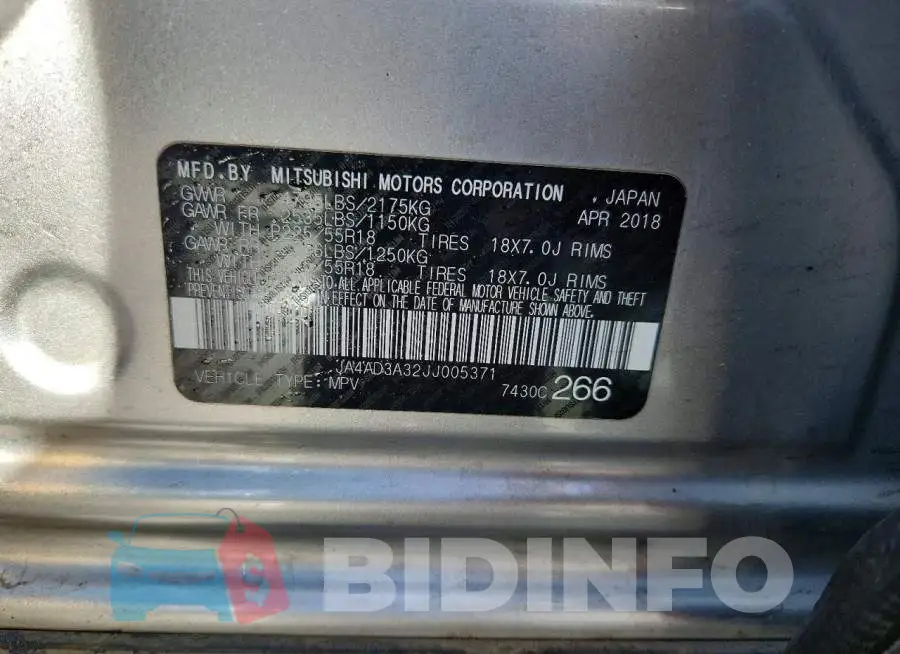 JA4AD3A32JJ005371 Photo# 12