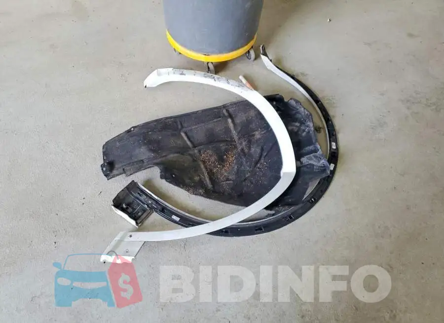 WA1E2AFY2L2044877 Photo# 13