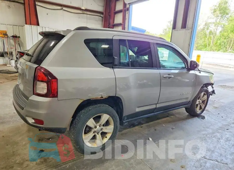 1C4NJDEB1HD106983 Photo# 3