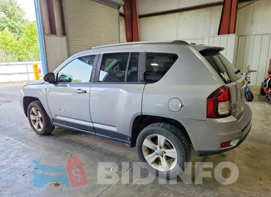 1C4NJDEB1HD106983 Photo# 2
