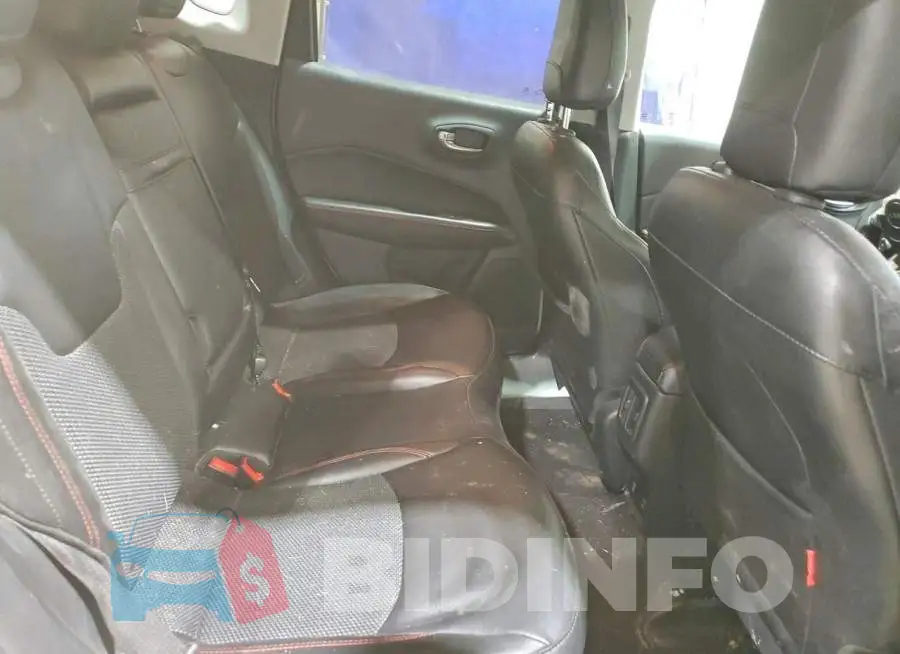 3C4NJDDB5LT118607 Photo# 11
