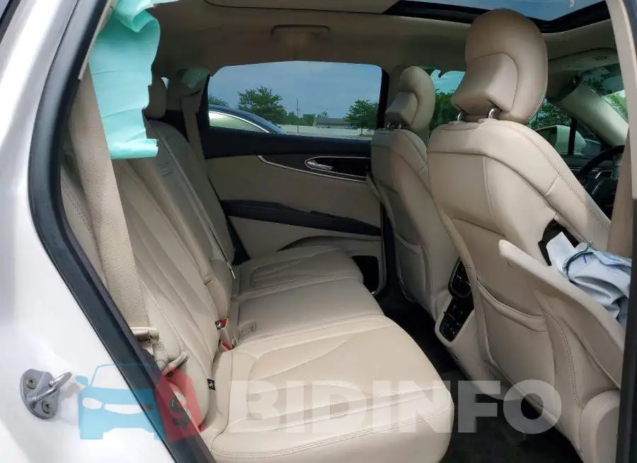 2LMPJ8LR1JBL25485 Photo# 11