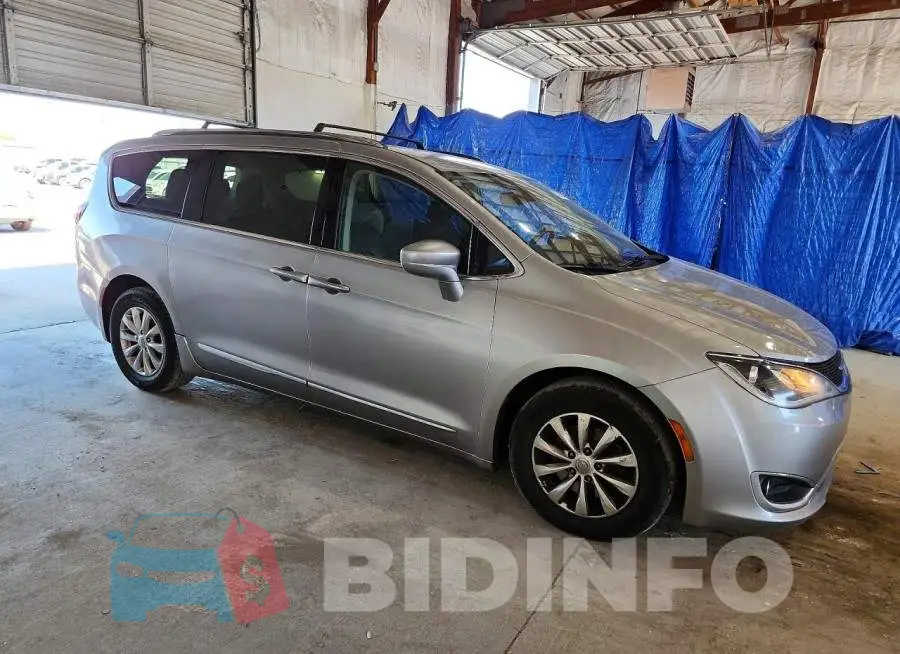 2C4RC1BG1JR120492 Photo# 4