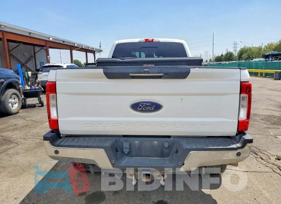 1FT7W2BT2JEB71773 Photo# 6