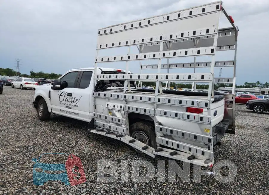 1FT7X2A66KEF46655 Photo# 2