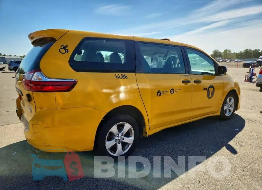 5TDZZ3DC1JS920625 Photo# 3