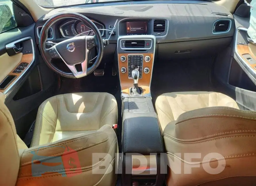 LYV402TM8HB152036 Photo# 8