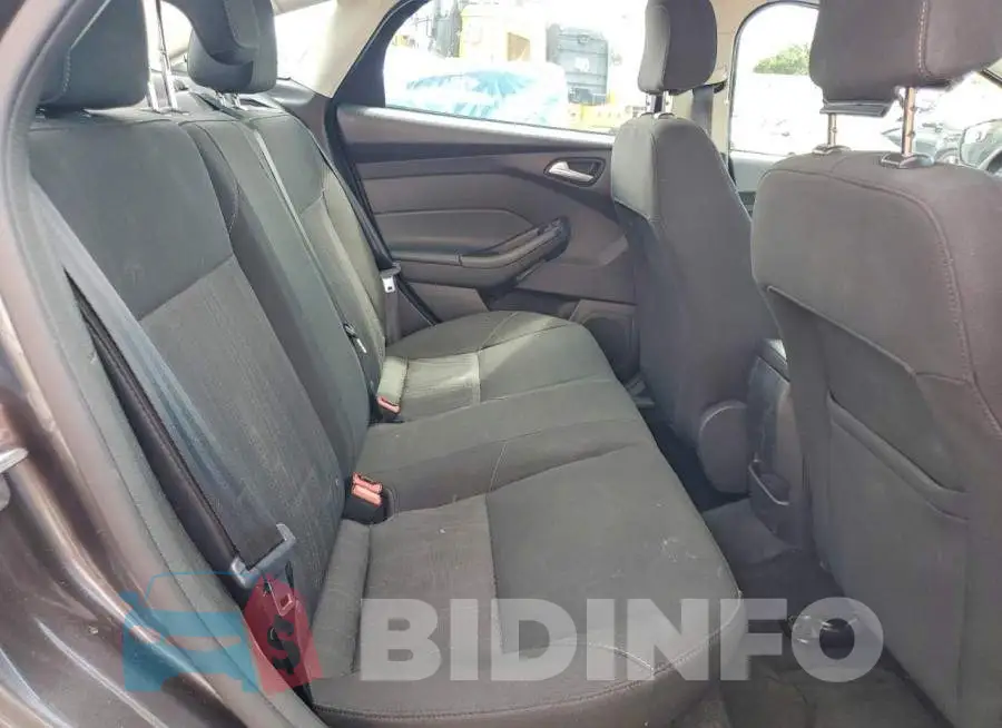 1FADP3F2XJL329608 Photo# 10