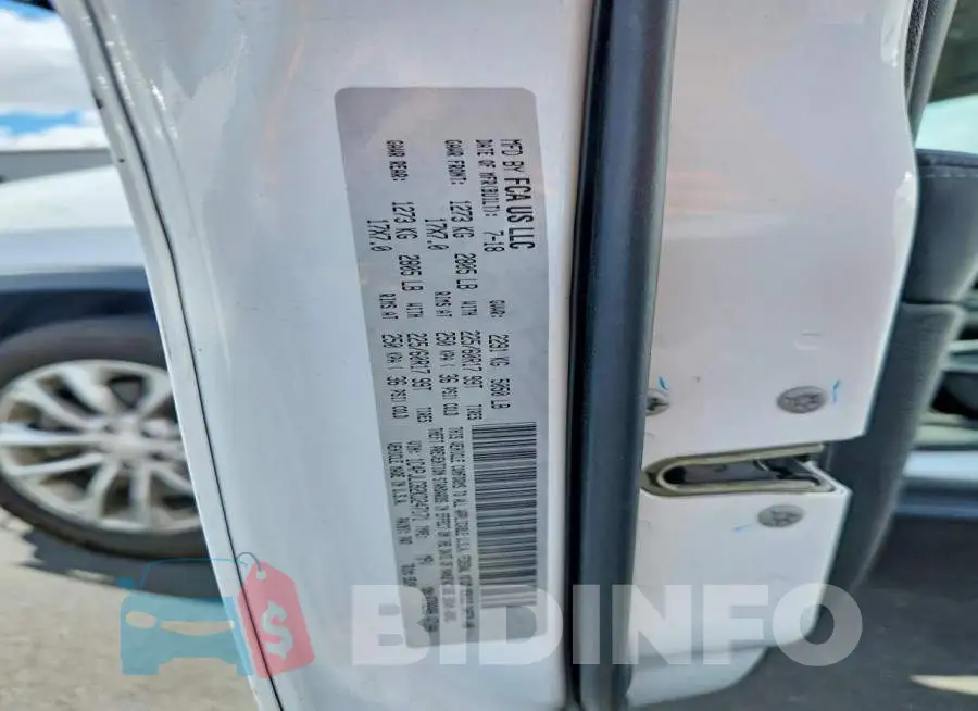 1C4PJLCB2KD247171 Photo# 13