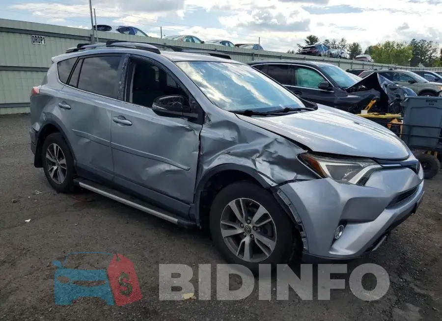 JTMRFREV6JJ221211 Photo# 4