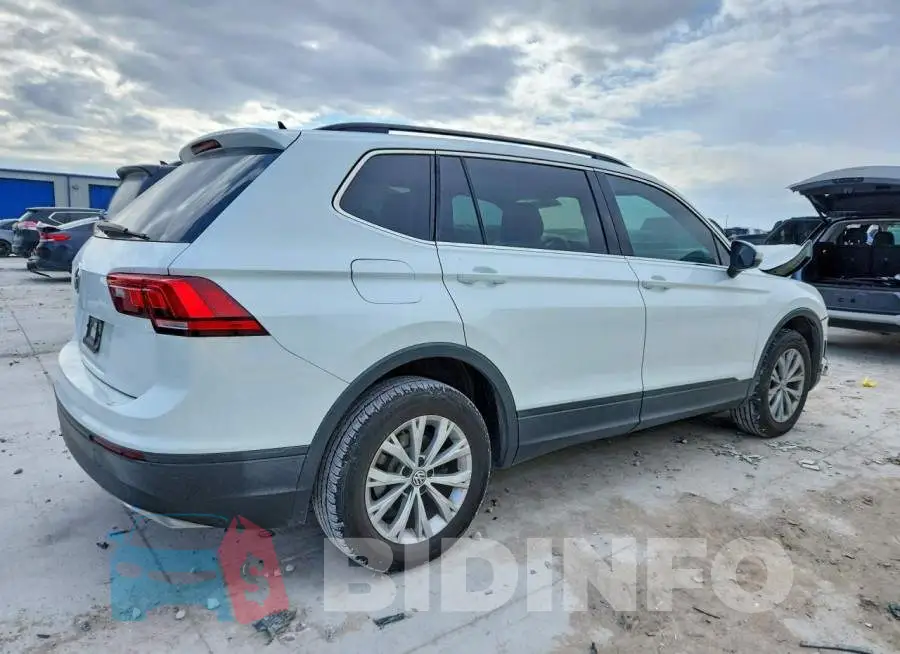 3VV3B7AX8KM187825 Photo# 3