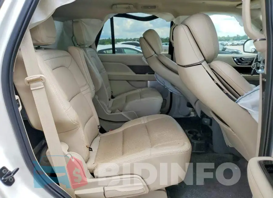 5LMJJ2LT8MEL18419 Photo# 11