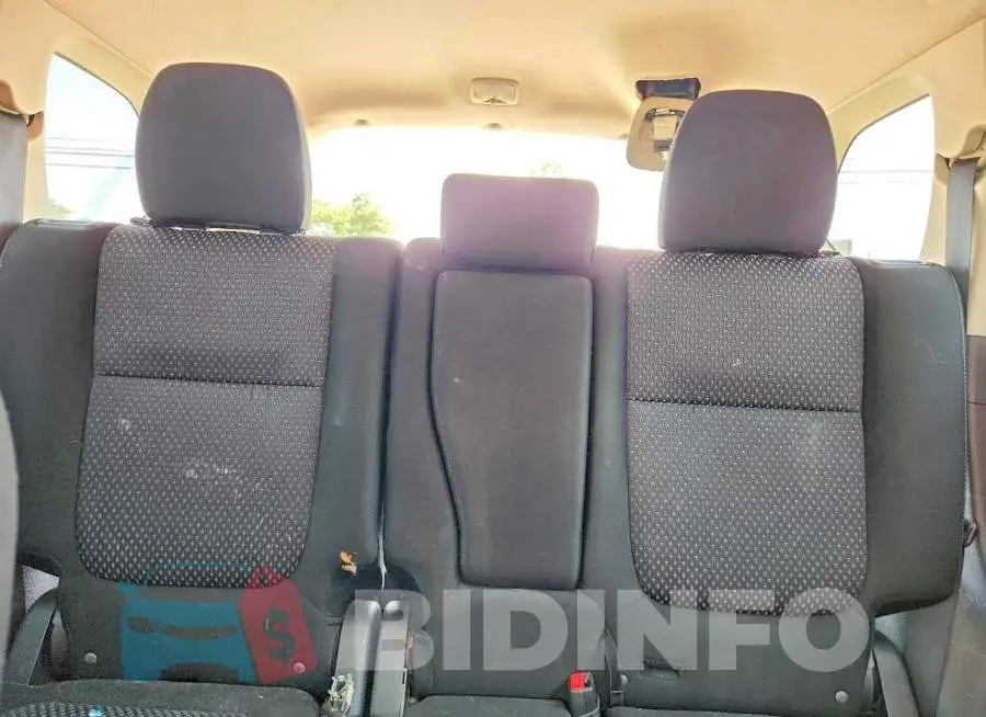 JA4AD2A38JZ055722 Photo# 10