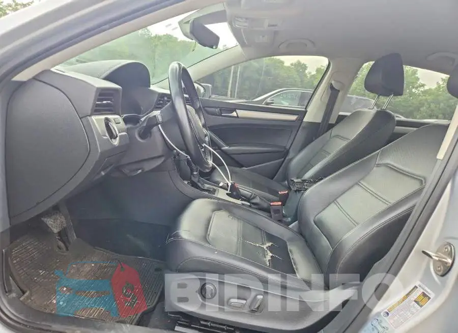 1VWSA7A39LC026068 Photo# 7