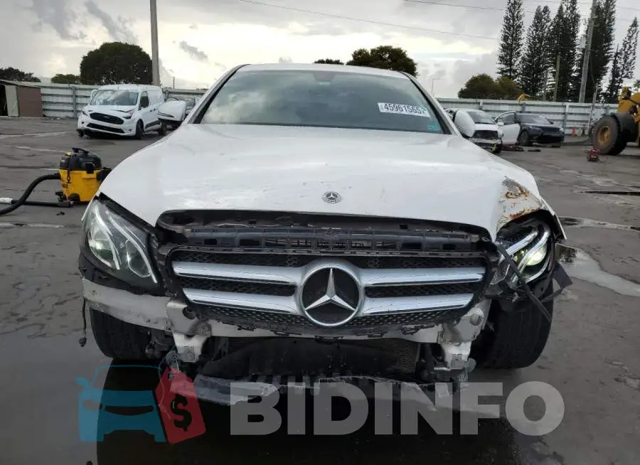 WDDZF4JB7HA289287 Photo# 5
