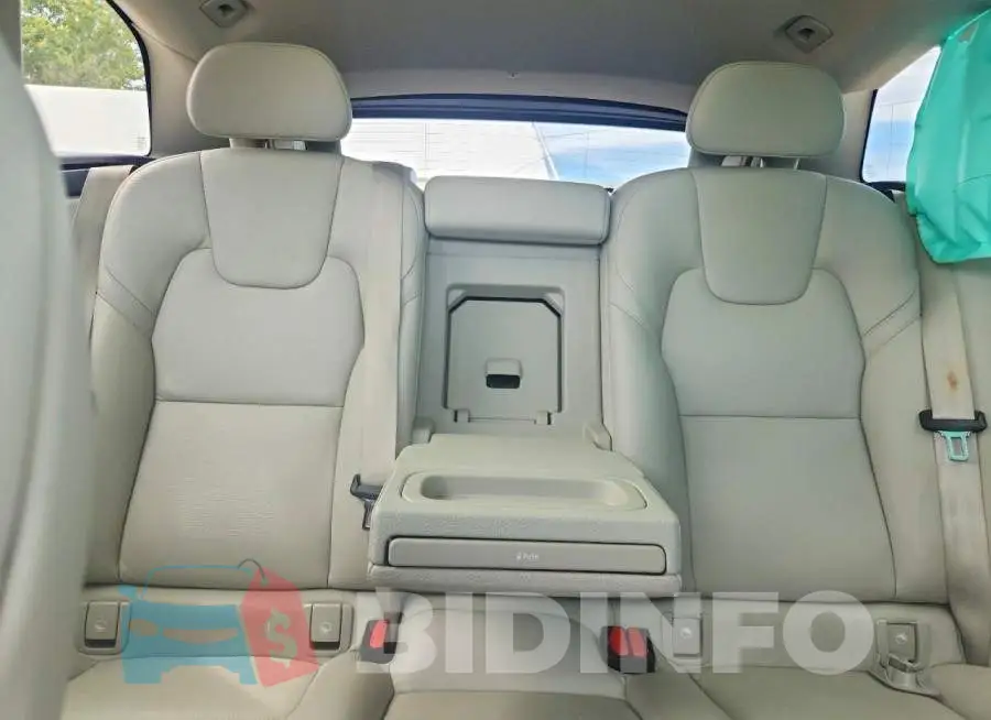 YV4A22RL9J1061993 Photo# 10