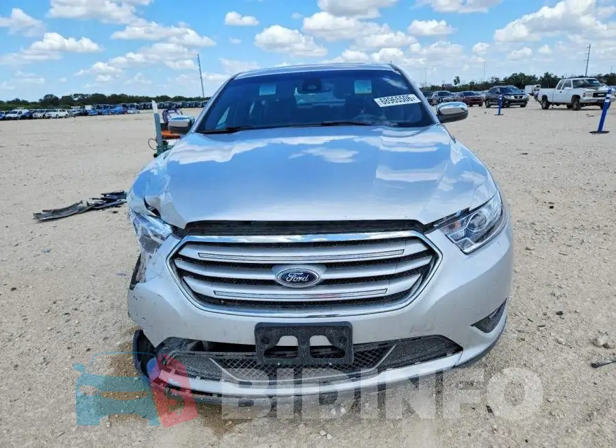 1FAHP2F8XKG109380 Photo# 5