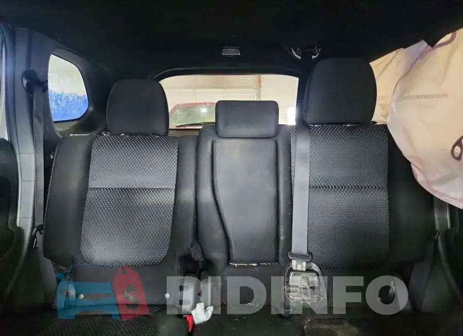 JA4AD3A33JZ033598 Photo# 10