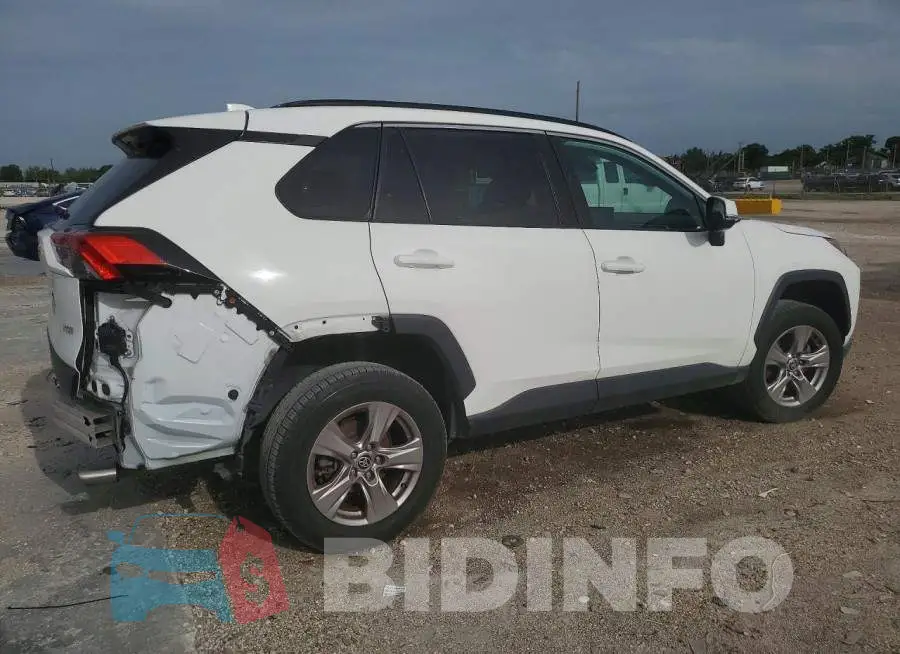 2T3W1RFV4NW201417 Photo# 3