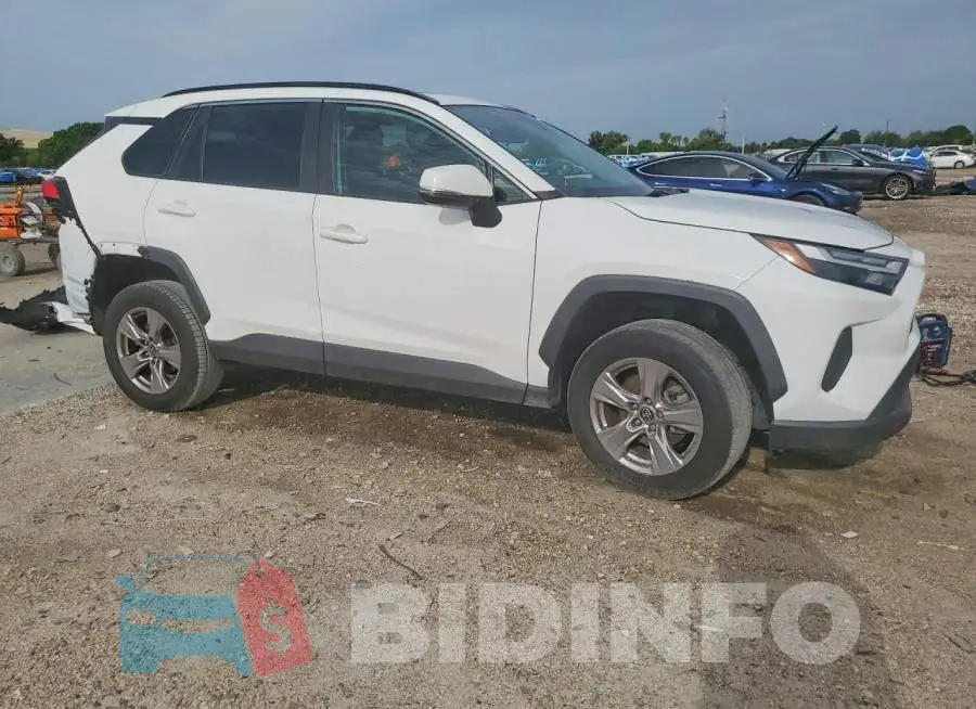 2T3W1RFV4NW201417 Photo# 4