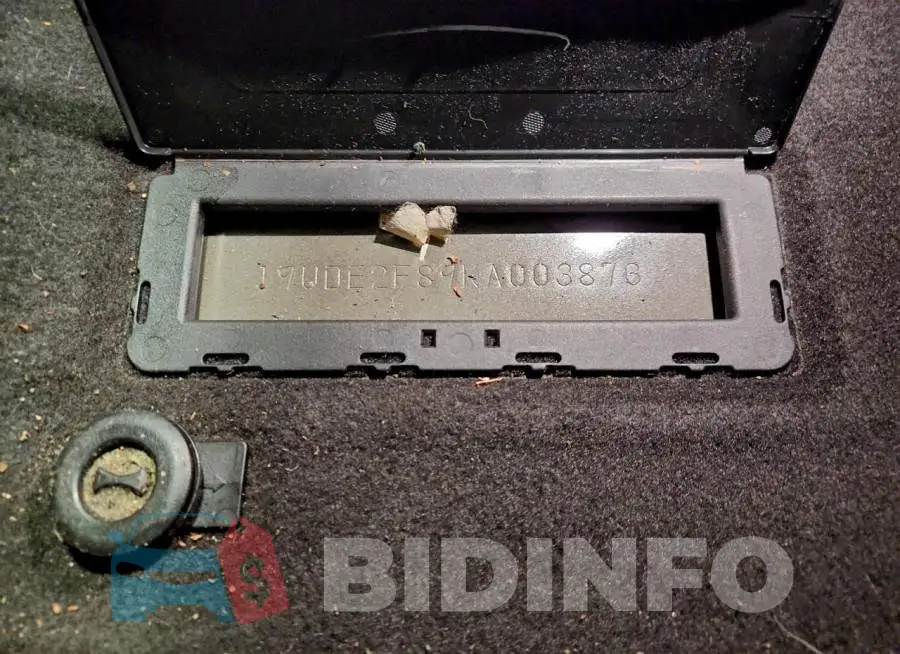 19UDE2F89KA003876 Photo# 12
