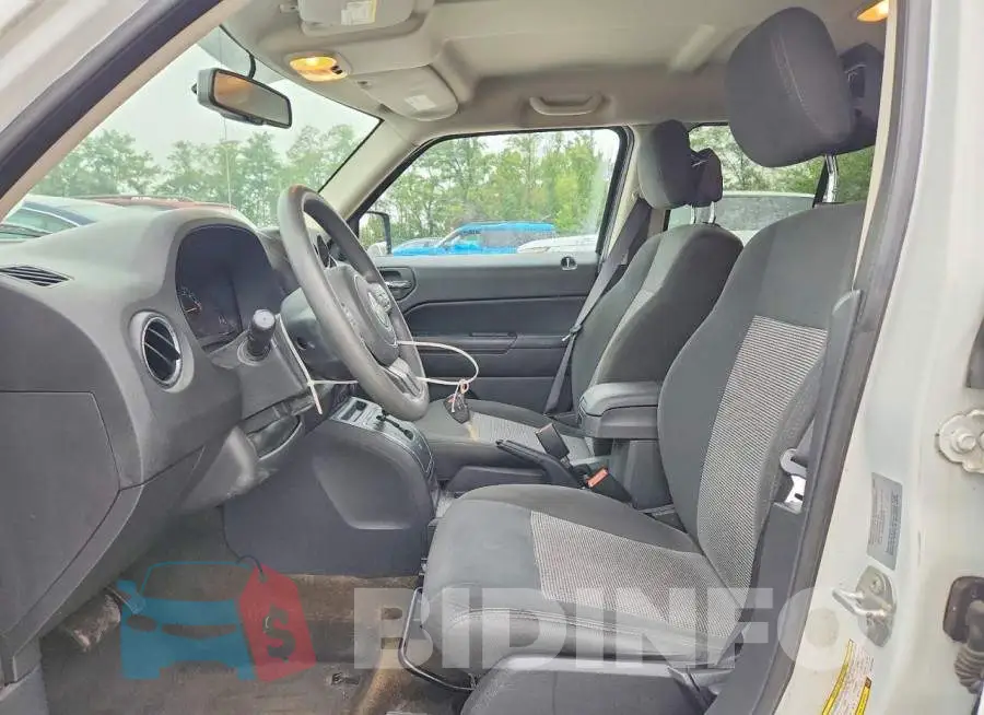 1C4NJPBB9HD131264 Photo# 7