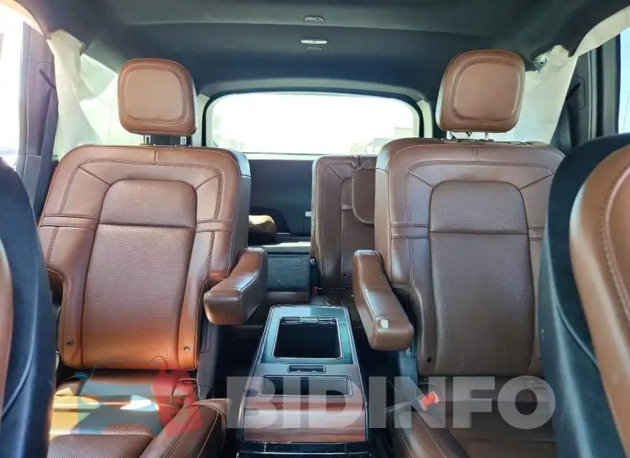 5LM5J7XC8MGL14819 Photo# 10