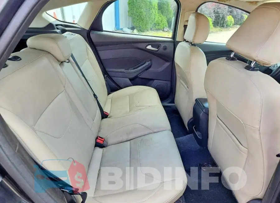 1FADP3N26HL279575 Photo# 10
