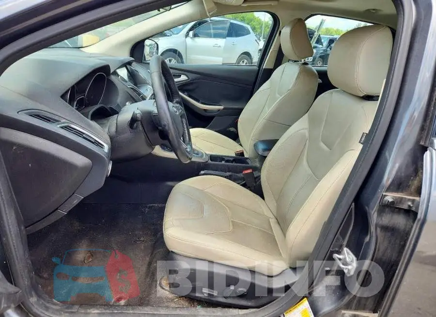 1FADP3N26HL279575 Photo# 7