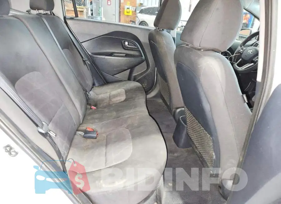 KNADM4A32H6028670 Photo# 10