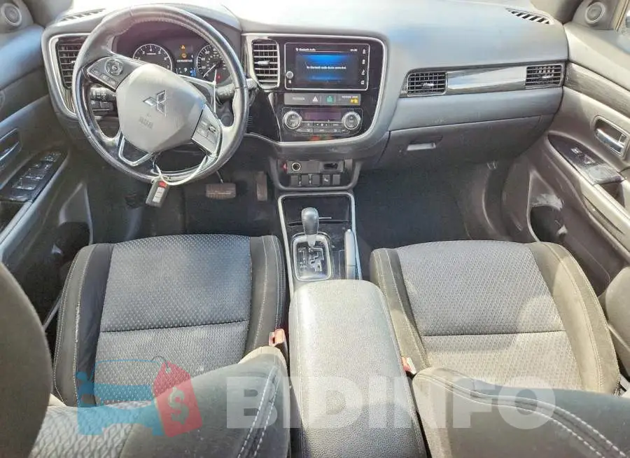 JA4AD3A31JZ050870 Photo# 8