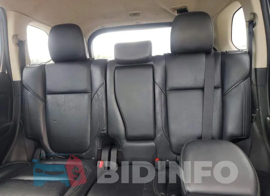 JA4AD3A38LZ019716 Photo# 10