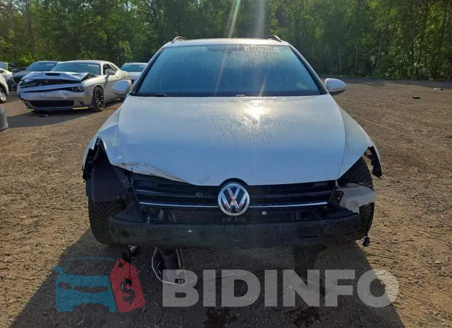 3VW017AU8HM521819 Photo# 5