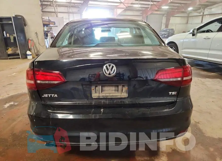3VW167AJ2HM368396 Photo# 6