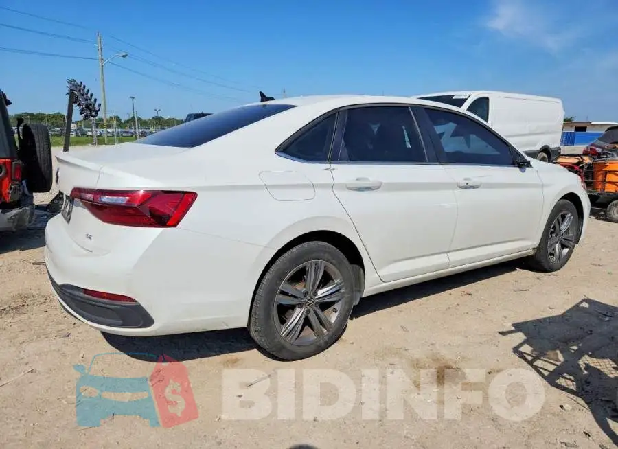 3VW7M7BU3RM047042 Photo# 3