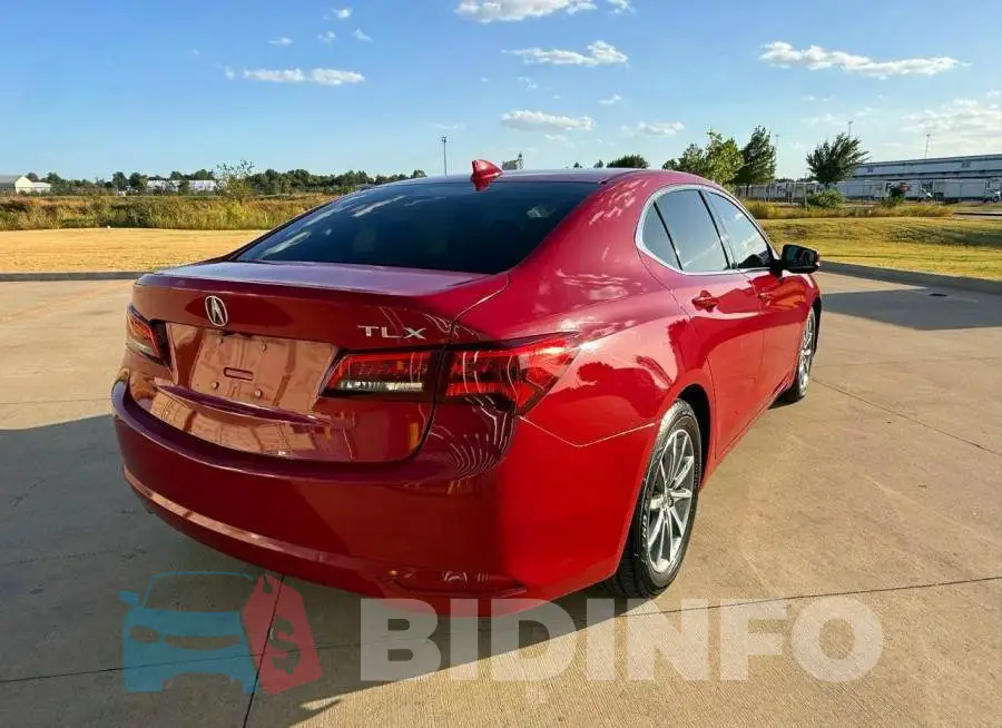 19UUB1F32JA011064 Photo# 4