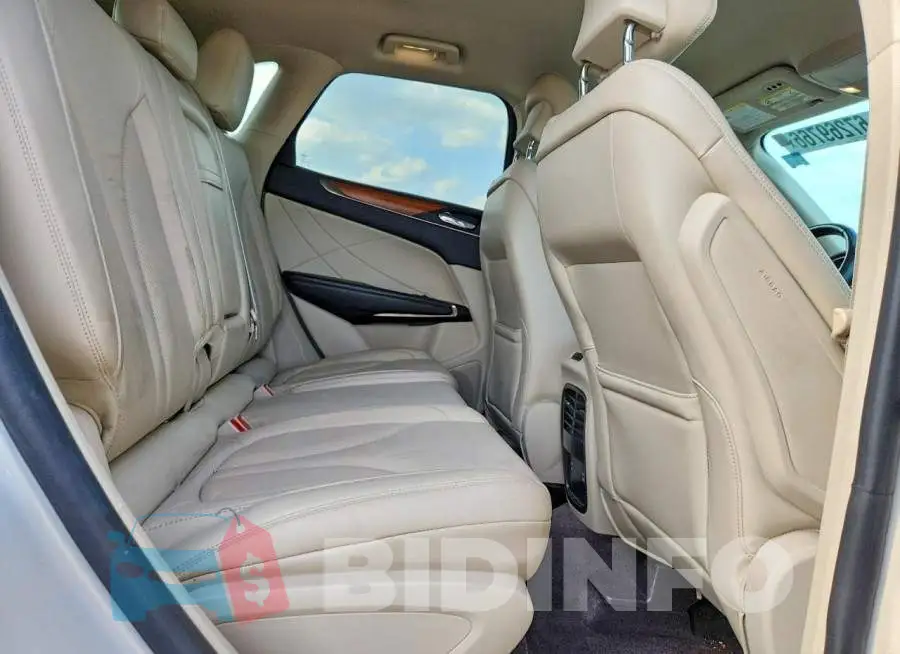 5LMCJ2D90KUL02858 Photo# 11